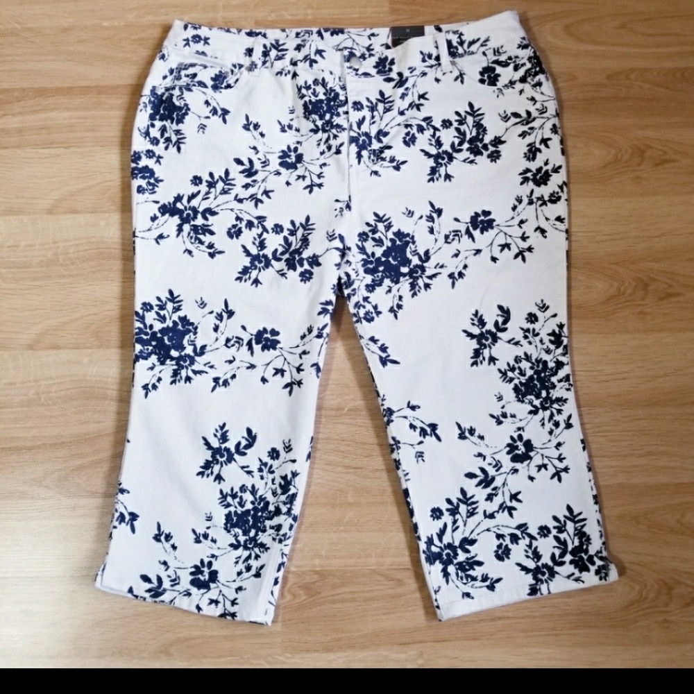 Avenue denim capris